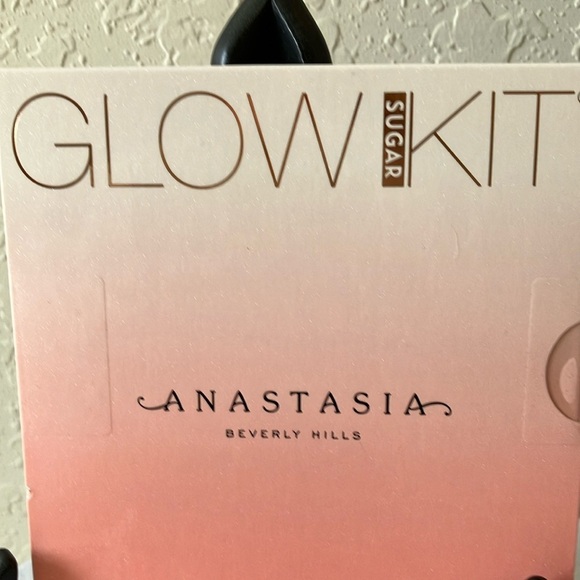 Anastasia Beverly Hills Glow is SUGAR Kit- Luminous Highlighter- New - Picture 16 of 16